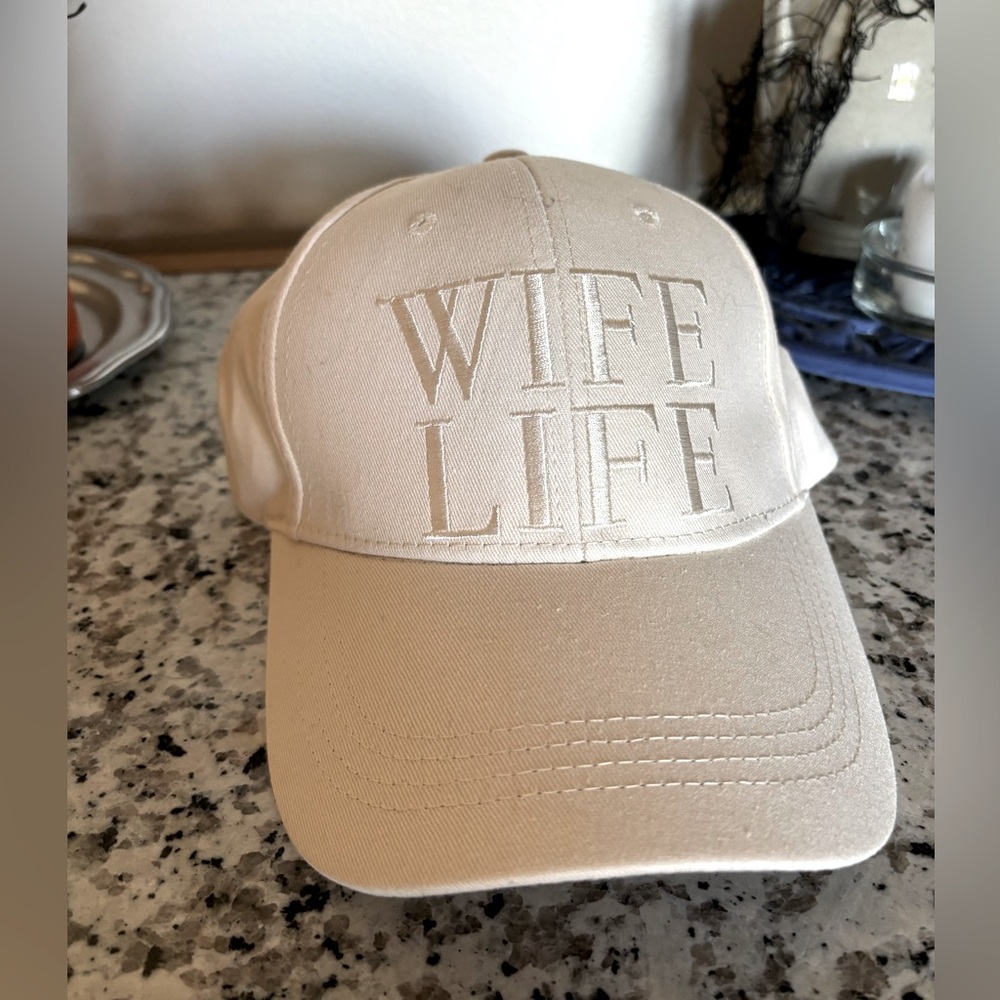 Perfect gift for any bride! WIFE LIFE 💍one size fits all baseball cap!